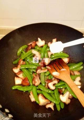 香菇炒甜豆的做法步骤:6
