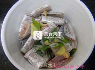 红烧带鱼的做法步骤:2