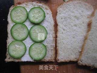 黄瓜鸡蛋三明治的做法步骤:5