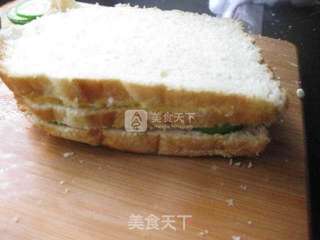 黄瓜鸡蛋三明治的做法步骤:7
