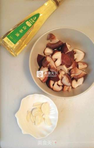 香菇炒甜豆的做法步骤:2