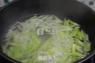 西芹百合腰果的做法步骤:3