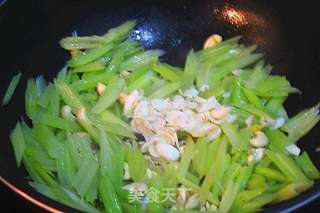 西芹百合腰果的做法步骤:8