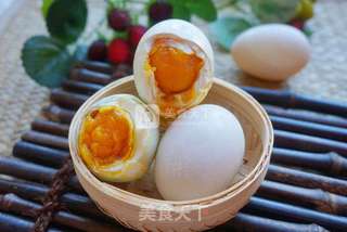 自制爆油咸鸭蛋的做法步骤:10