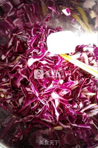 节后刮油-柠檬拌紫甘蓝的做法步骤:4