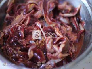 麻辣鲜香人人爱--三椒爆鸡胗的做法步骤:2