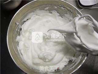蔓越莓皇冠戚风蛋糕的做法步骤:12