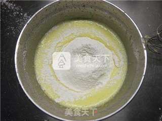 蔓越莓皇冠戚风蛋糕的做法步骤:7