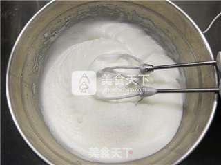 蔓越莓皇冠戚风蛋糕的做法步骤:11