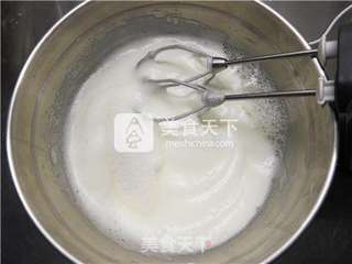 蔓越莓皇冠戚风蛋糕的做法步骤:10