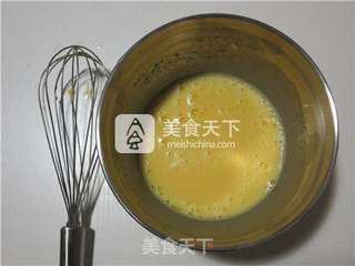 蔓越莓皇冠戚风蛋糕的做法步骤:6