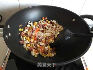 蘑菇香肠炒饭的做法步骤:4