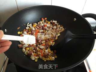 蘑菇香肠炒饭的做法步骤:5