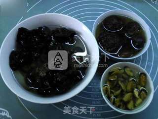 香菇木耳淡菜汤的做法步骤:3