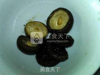 香菇木耳淡菜汤的做法步骤:5