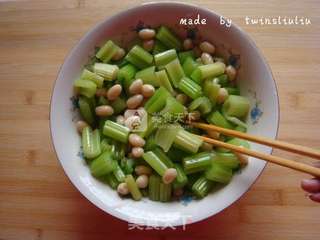 芹菜拌花生米的做法步骤:11