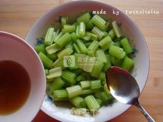 芹菜拌花生米的做法步骤:10