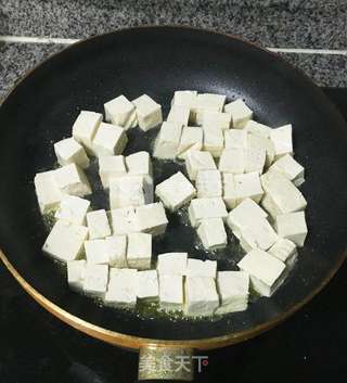 核仁木耳豆腐煲的做法步骤:2