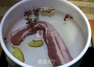 飘香回锅肉的做法步骤：2