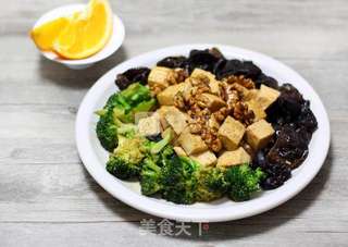 核仁木耳豆腐煲的做法步骤:5