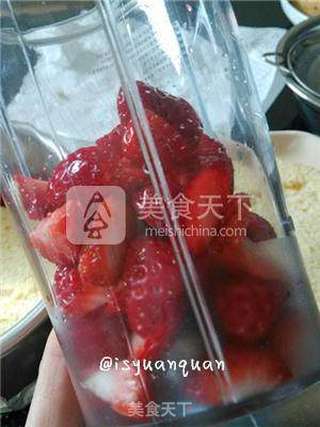 6寸草莓慕斯蛋糕的做法步骤:4