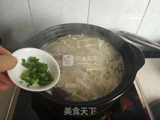 土鸡菌菇芋头煲的做法步骤:8