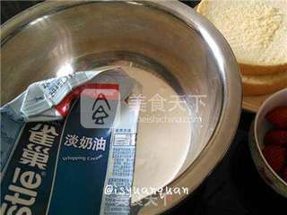 6寸草莓慕斯蛋糕的做法步骤:2