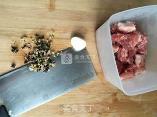 荷香豆豉蒸排骨的做法步骤:2
