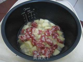 土豆腊肠焖饭的做法步骤:6
