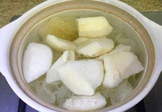 雪梨枸杞银耳羹的做法步骤:3