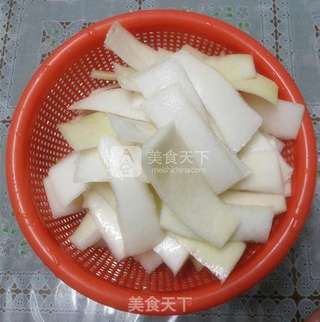 韩式辣萝卜皮的做法步骤:2