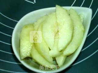 生姜蜜梨汤的做法步骤：2