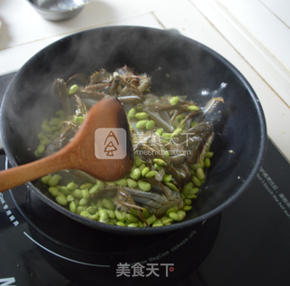 蟹烧毛豆的做法步骤:5