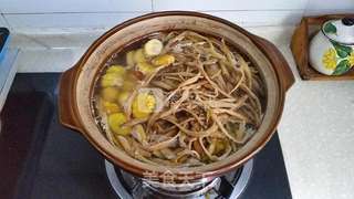 黄花菜板栗煲鸡汤的做法步骤:5