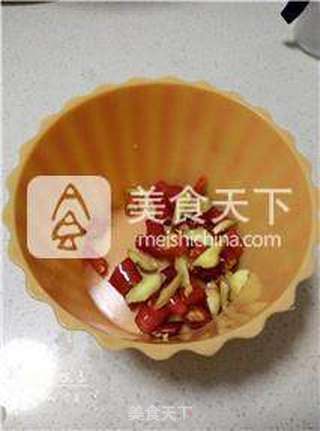 【初春的绿意】小炒豌豆的做法步骤:2