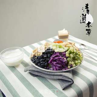 黑蒜彩虹沙拉的做法步骤:3