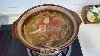 黄花菜板栗煲鸡汤的做法步骤:6