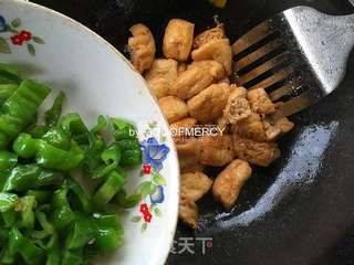 节后“刮油”的清道夫=南北通吃外脆里嫩的小炒豆腐果的做法步骤:10