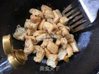 节后“刮油”的清道夫=南北通吃外脆里嫩的小炒豆腐果的做法步骤:8