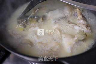 上汤鲈鱼的做法步骤:6