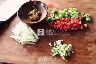 上汤鲈鱼的做法步骤:2