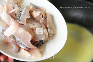 上汤鲈鱼的做法步骤:7