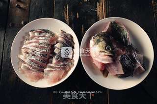 上汤鲈鱼的做法步骤:3