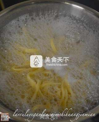 CoCoLc的私菜食谱经--腊肉绿叶甘蓝菜意式黄金面 【传统的意式面】新鲜尝的做法步骤:10