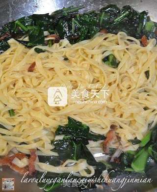 CoCoLc的私菜食谱经--腊肉绿叶甘蓝菜意式黄金面 【传统的意式面】新鲜尝的做法步骤:13
