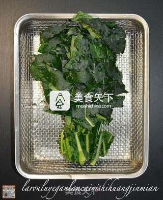 CoCoLc的私菜食谱经－－腊肉绿叶甘蓝菜意式黄金面  【传统的意式面】新鲜尝的做法步骤：3
