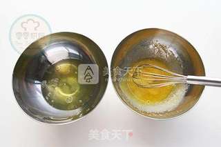 火龙果奶油蛋糕卷的做法步骤:2