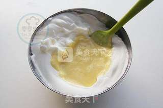 火龙果奶油蛋糕卷的做法步骤:9