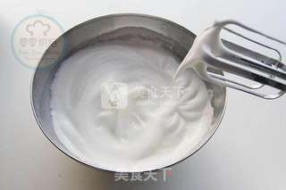 火龙果奶油蛋糕卷的做法步骤:7
