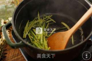 石锅拌饭一厨作铸铁锅版的做法步骤:2